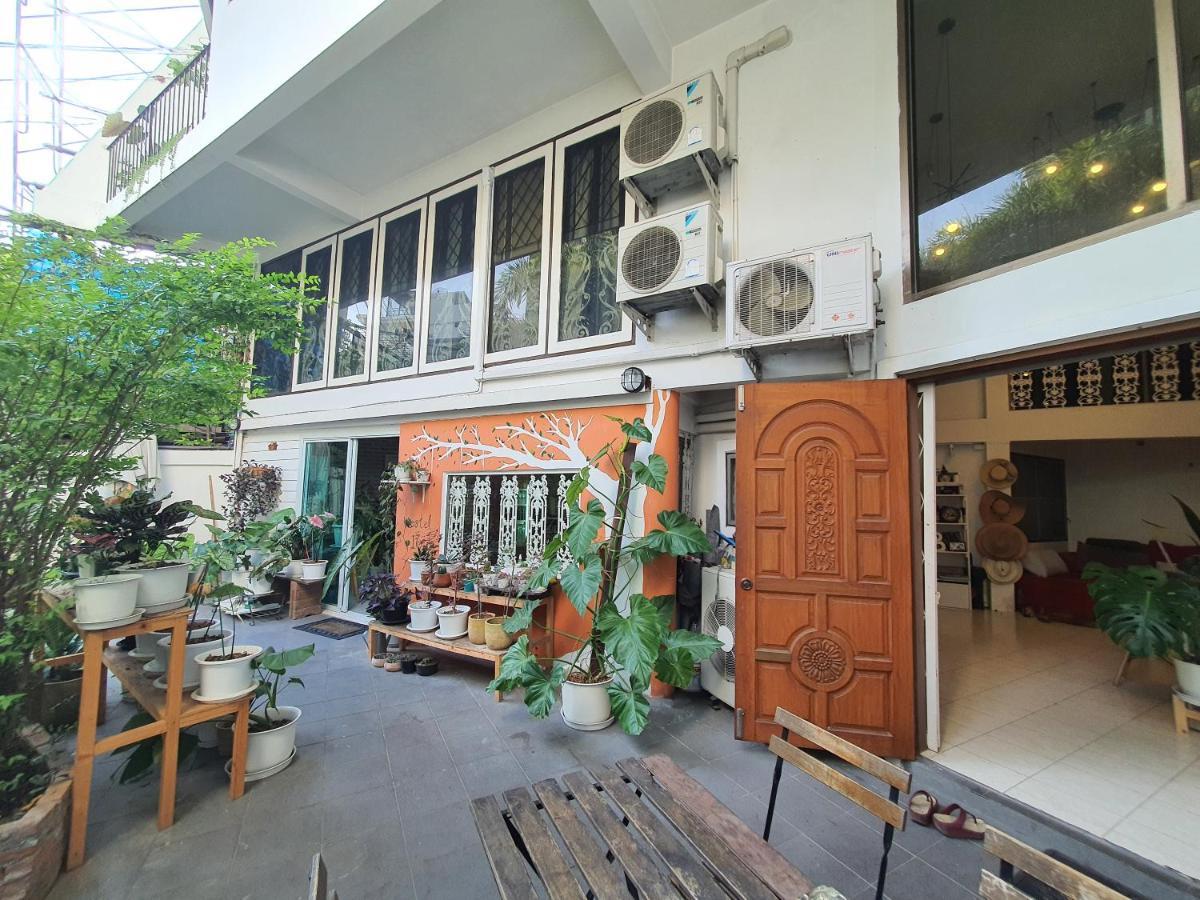 Home16 Sukhumvit16 Bangkok Exteriör bild