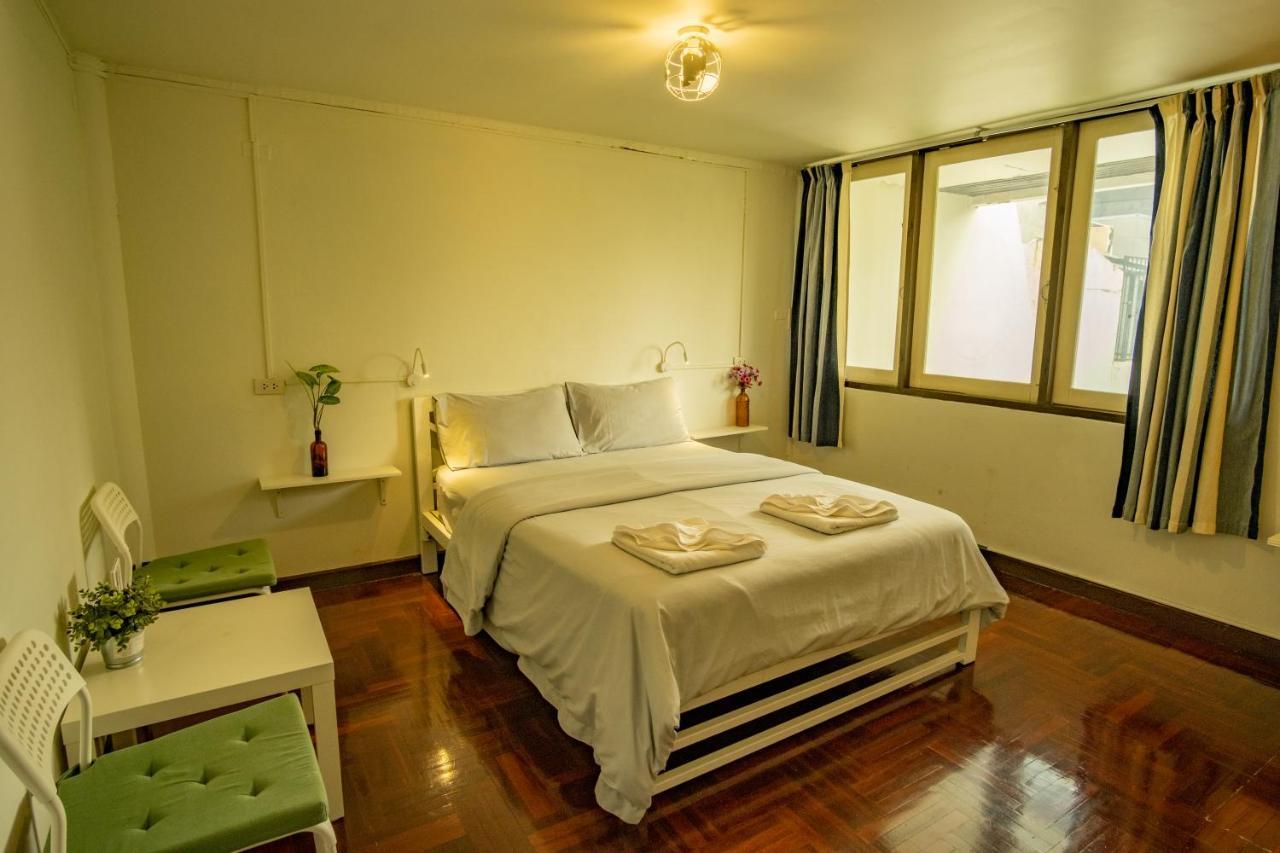 Home16 Sukhumvit16 Bangkok Exteriör bild
