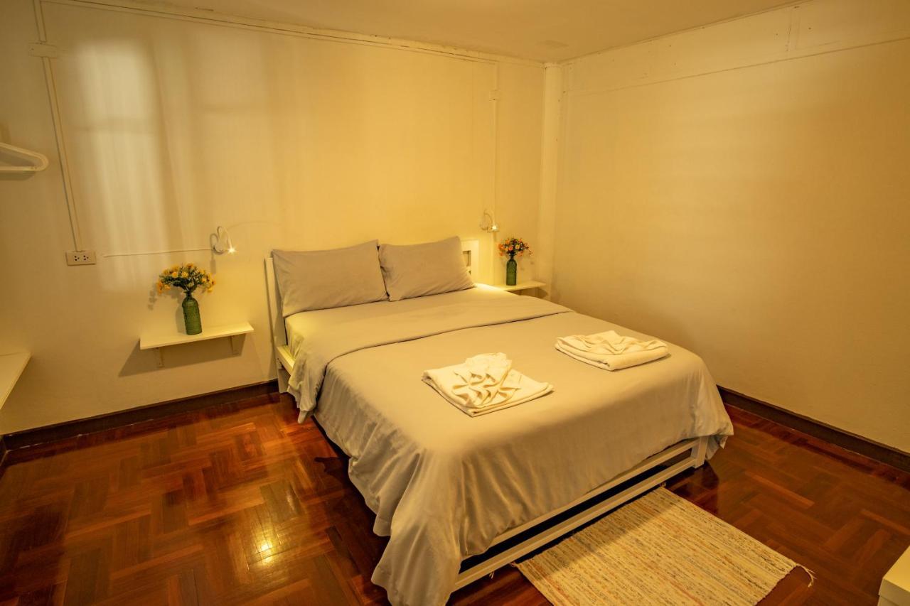 Home16 Sukhumvit16 Bangkok Exteriör bild