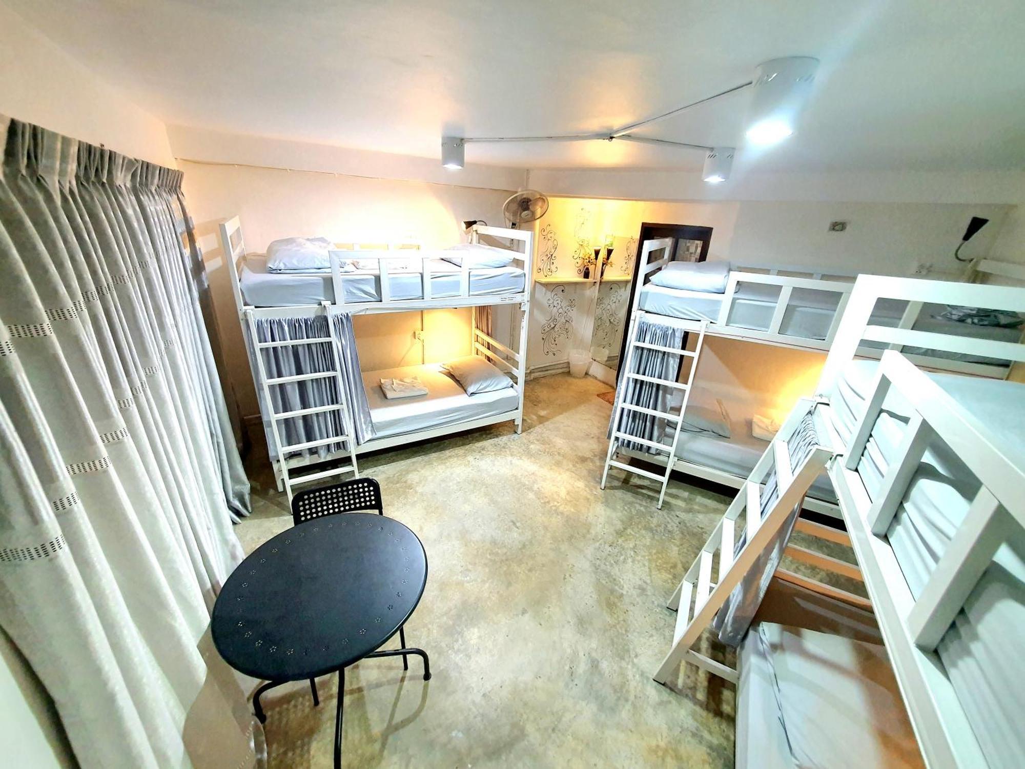 Home16 Sukhumvit16 Bangkok Exteriör bild
