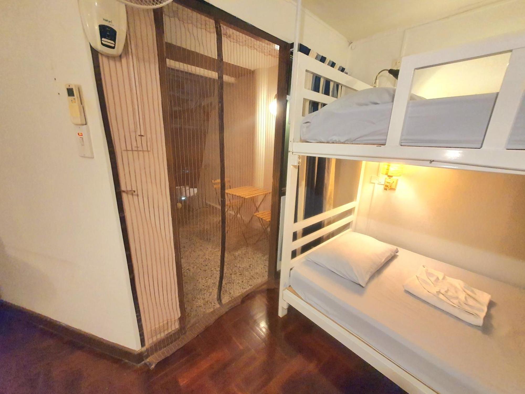 Home16 Sukhumvit16 Bangkok Exteriör bild