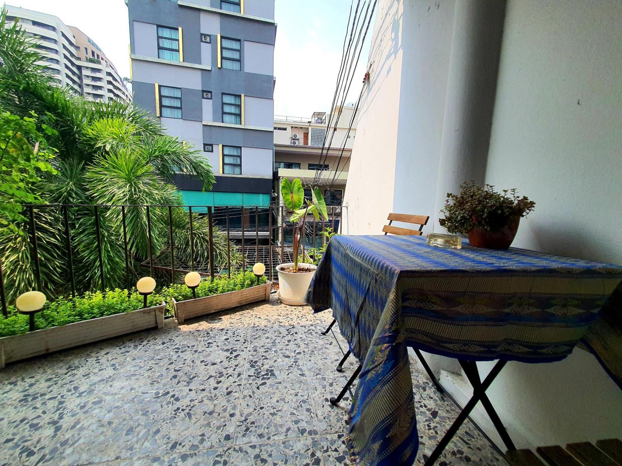 Home16 Sukhumvit16 Bangkok Exteriör bild