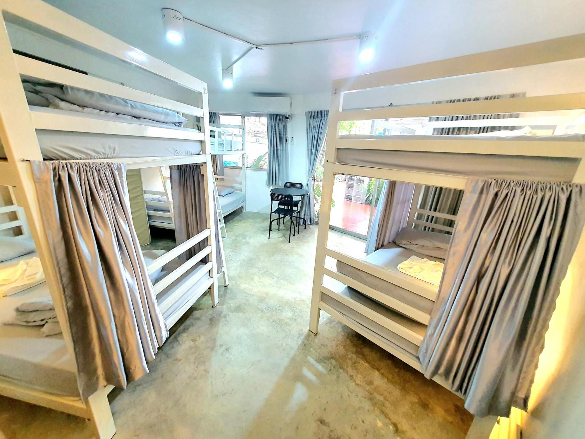 Home16 Sukhumvit16 Bangkok Exteriör bild