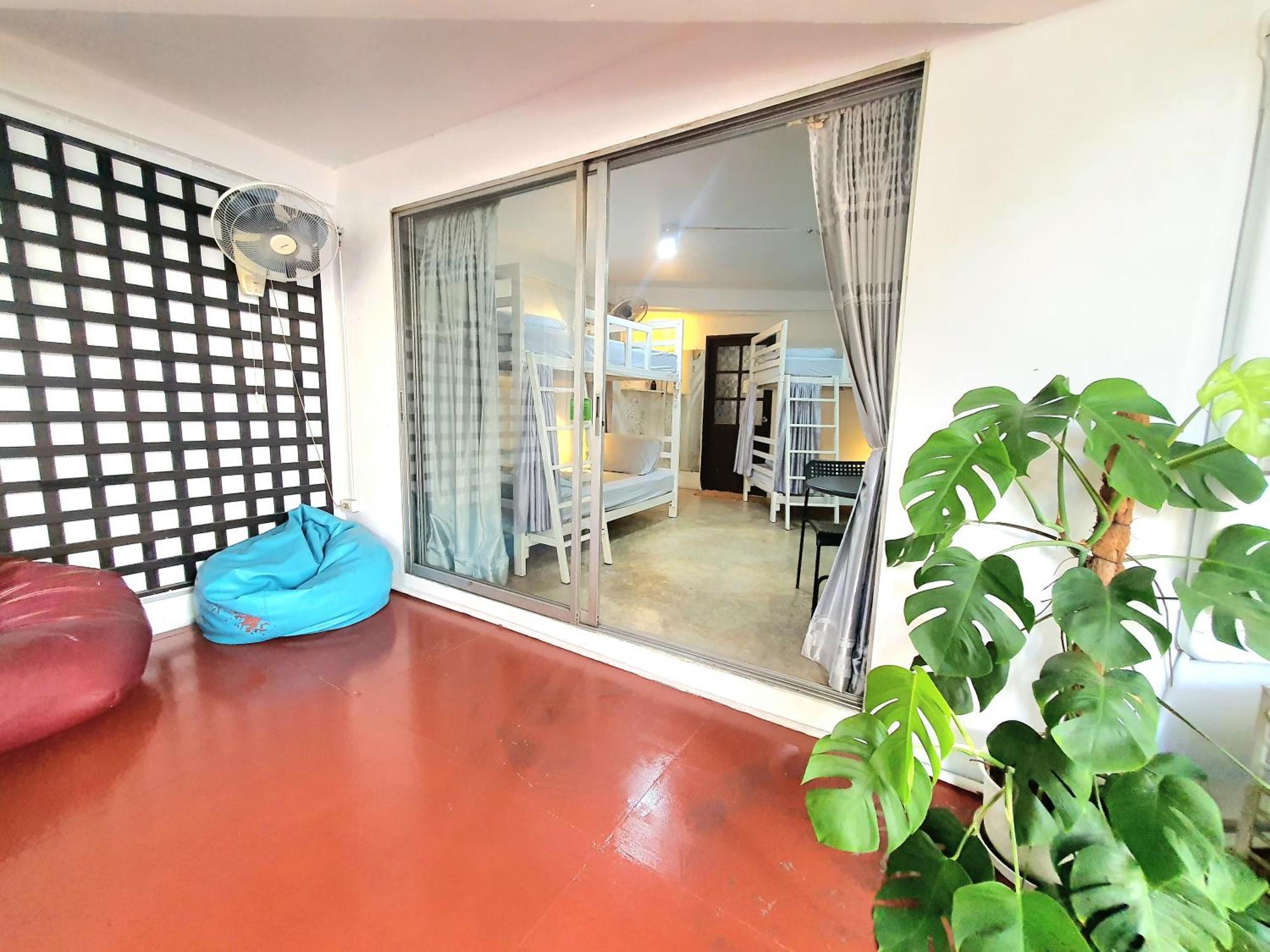 Home16 Sukhumvit16 Bangkok Exteriör bild