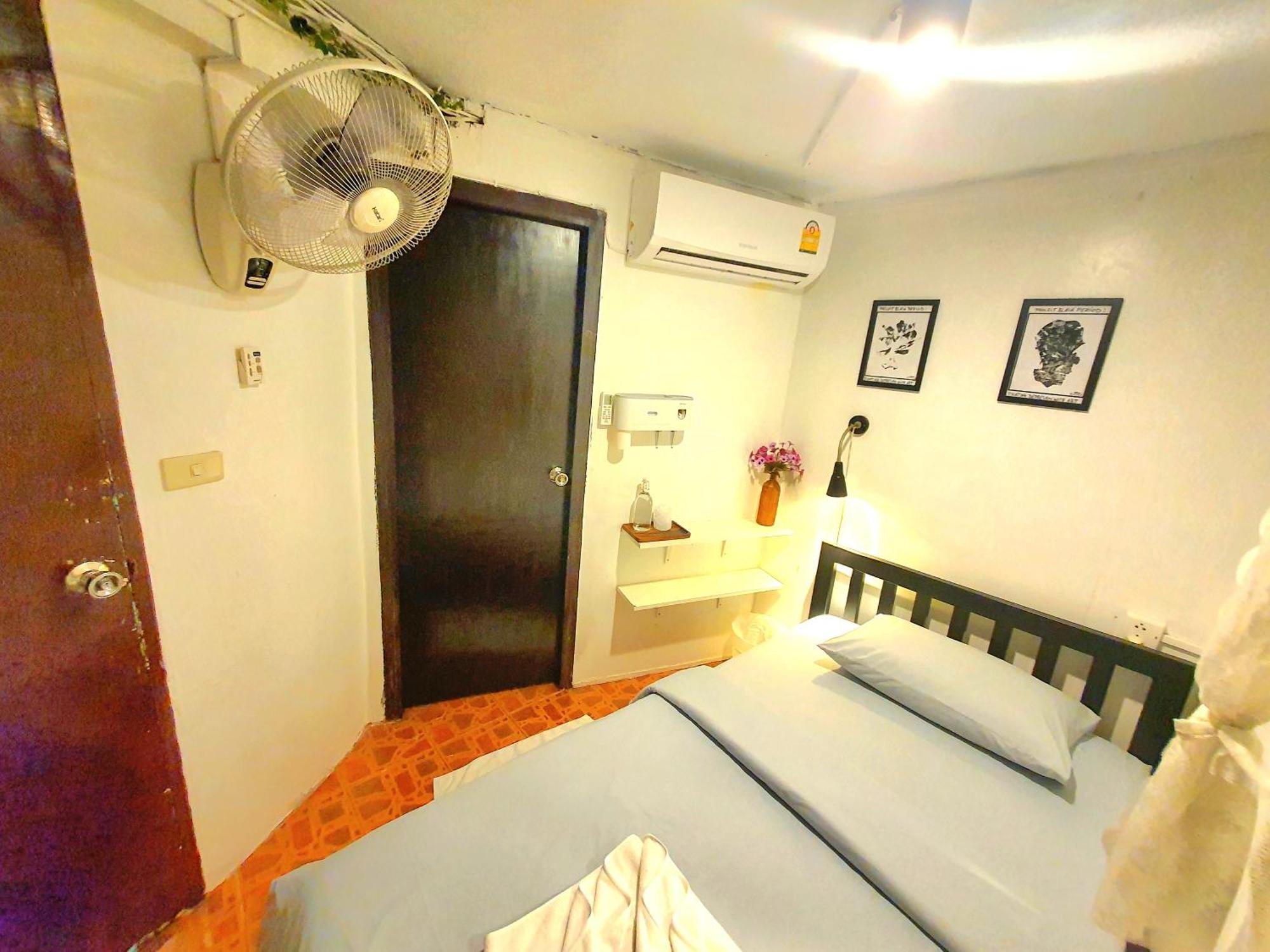Home16 Sukhumvit16 Bangkok Exteriör bild