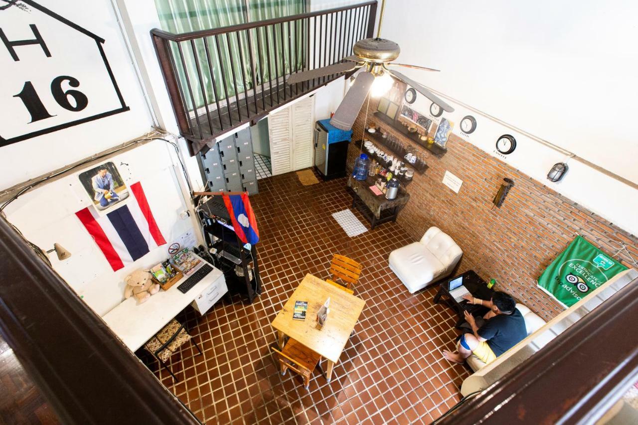 Home16 Sukhumvit16 Bangkok Exteriör bild